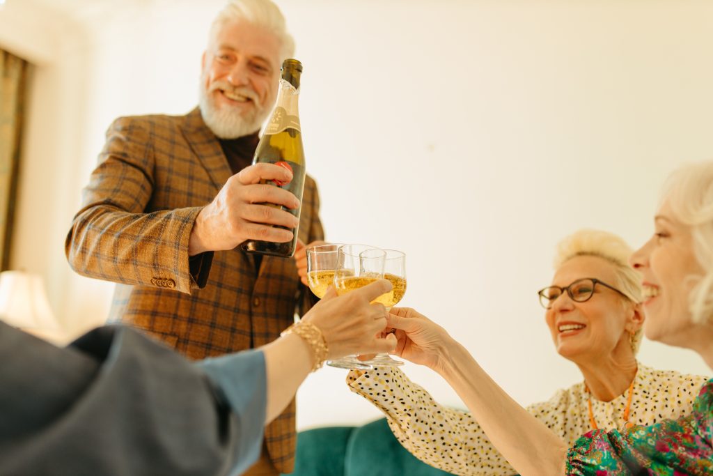 anziani-alcool-rischi-salute