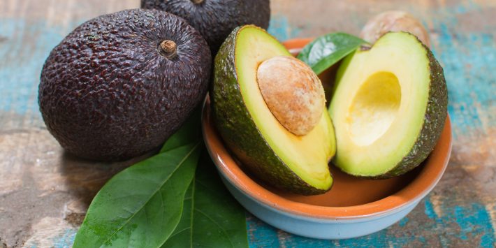 avocado-salute-calorie