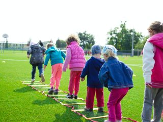 obesità-bambini-attività-aperto