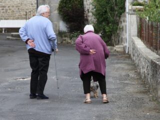 people-189282_1280